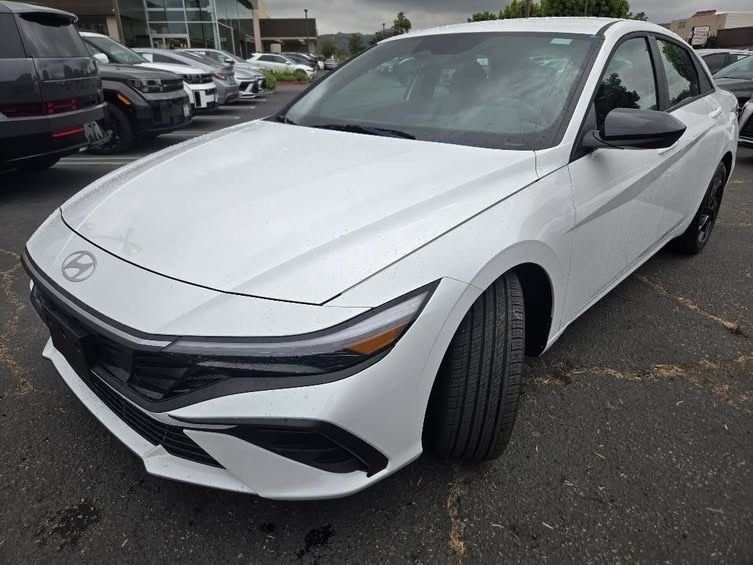 Used 2026 White Hyundai SEL Sport image 1