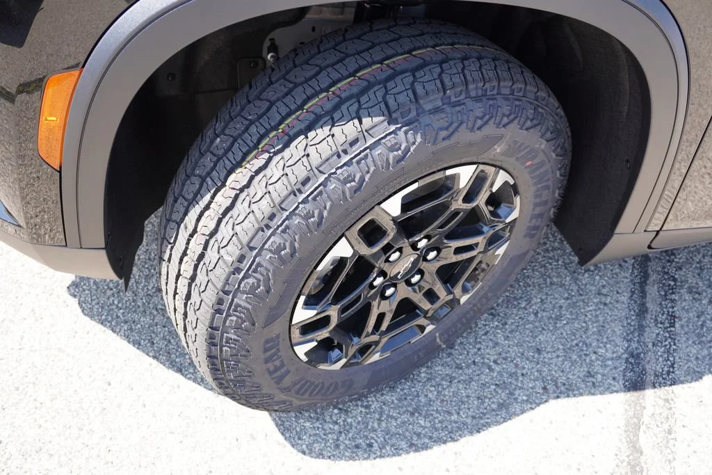 New 2027 Mosaic Black Metallic Chevrolet Z71 image 9