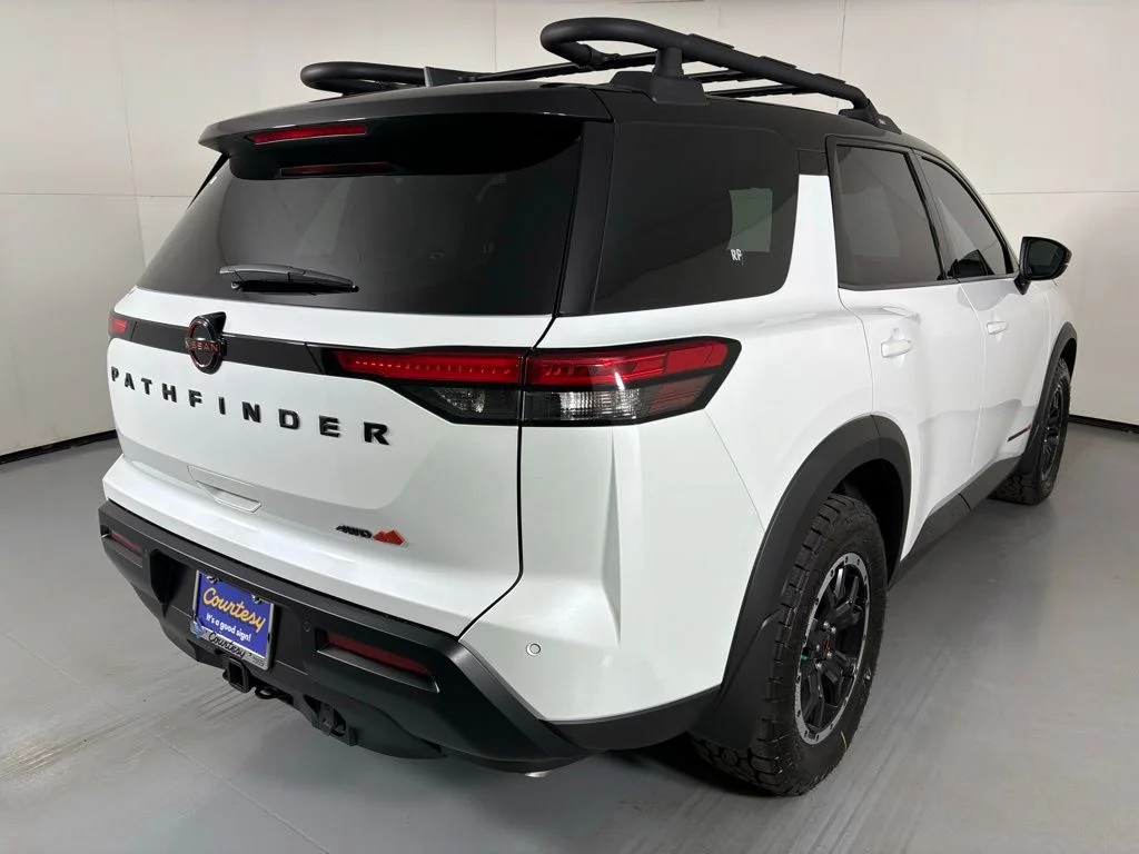 New 2026 Everest White Pearl TriCoat / Super Black Two-tone Nissan Rock Creek® image 8