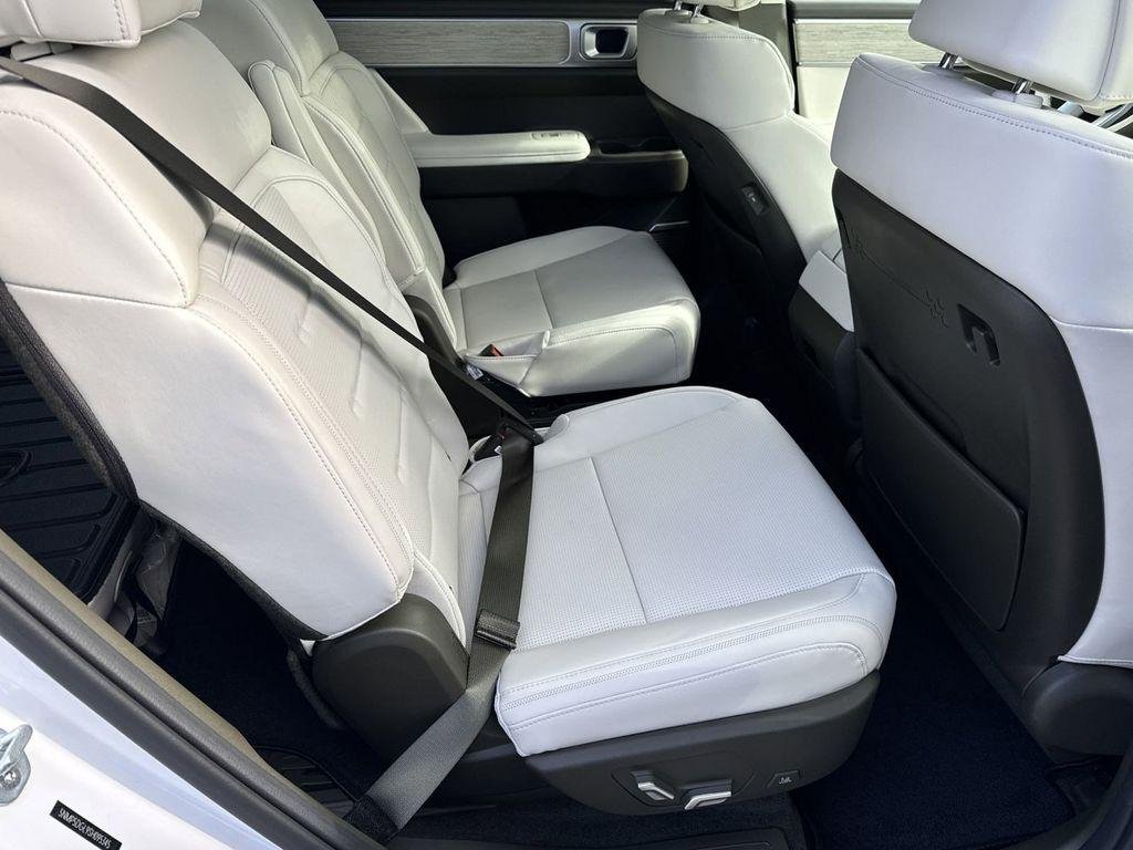 New 2025 White Hyundai Calligraphy AWD image 15