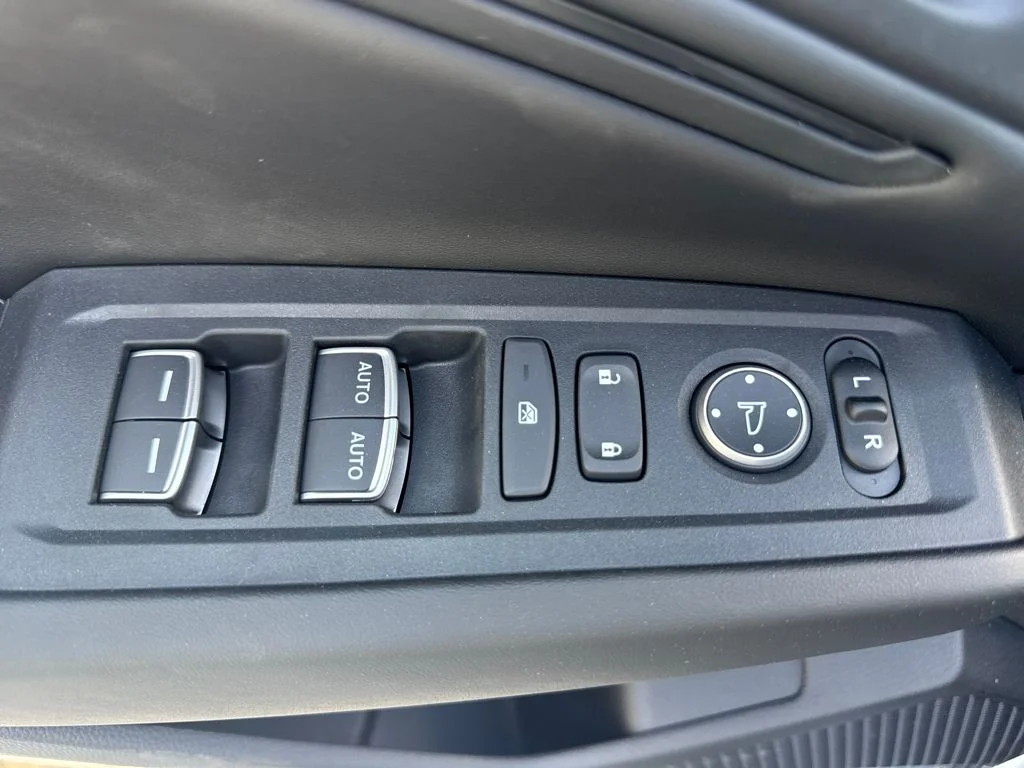 Used 2026 Solar Silver Metallic Honda SE image 14