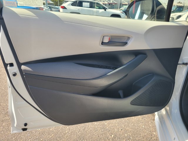 Used 2022 White Toyota LE image 18