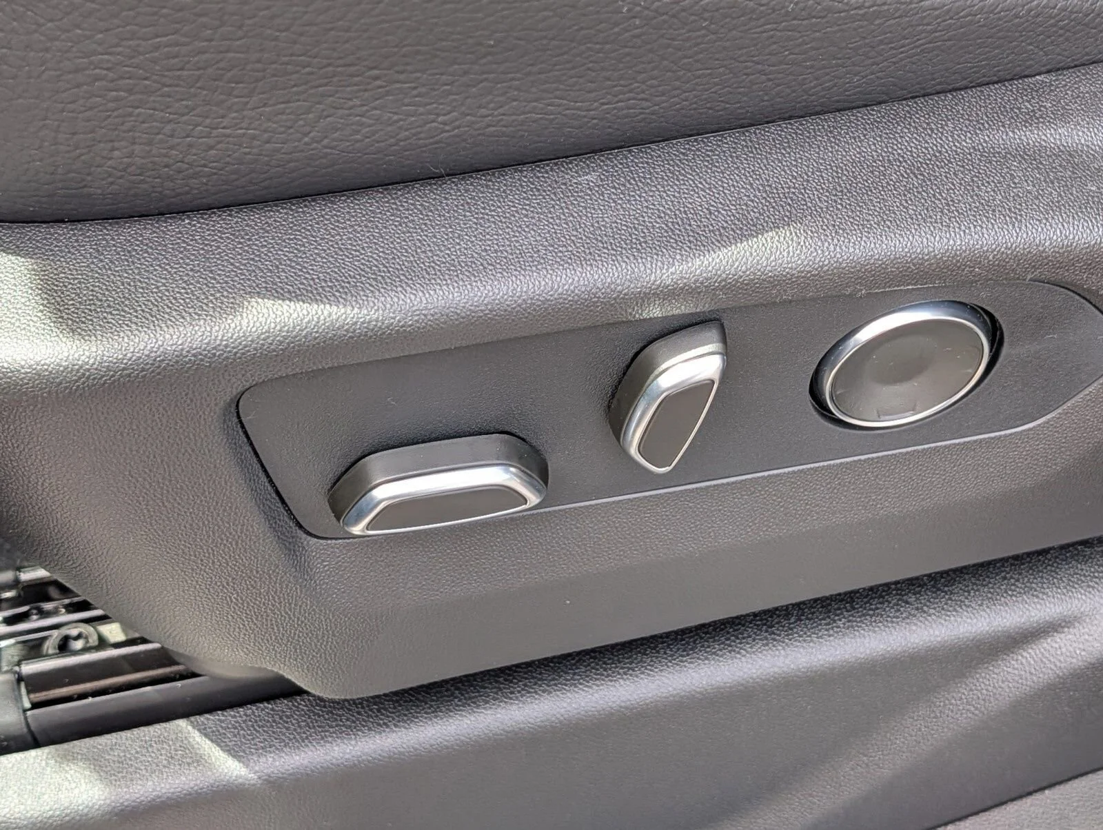 2026 GMC Yukon Denali - Photo 24