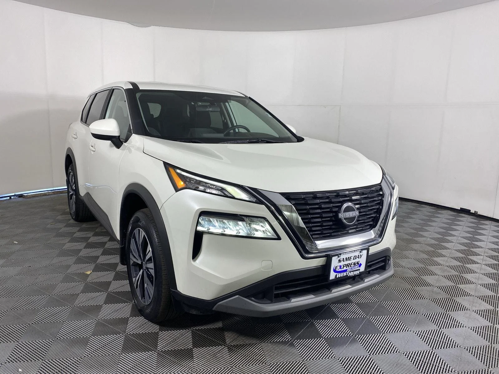 Used 2023 Pearl White Tricoat Nissan SV image 10
