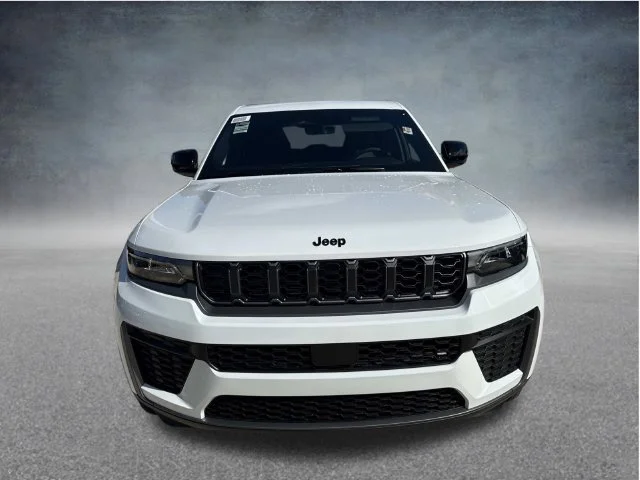 New 2027 Bright White Clear-Coat Paint Jeep Laredo Altitude image 5