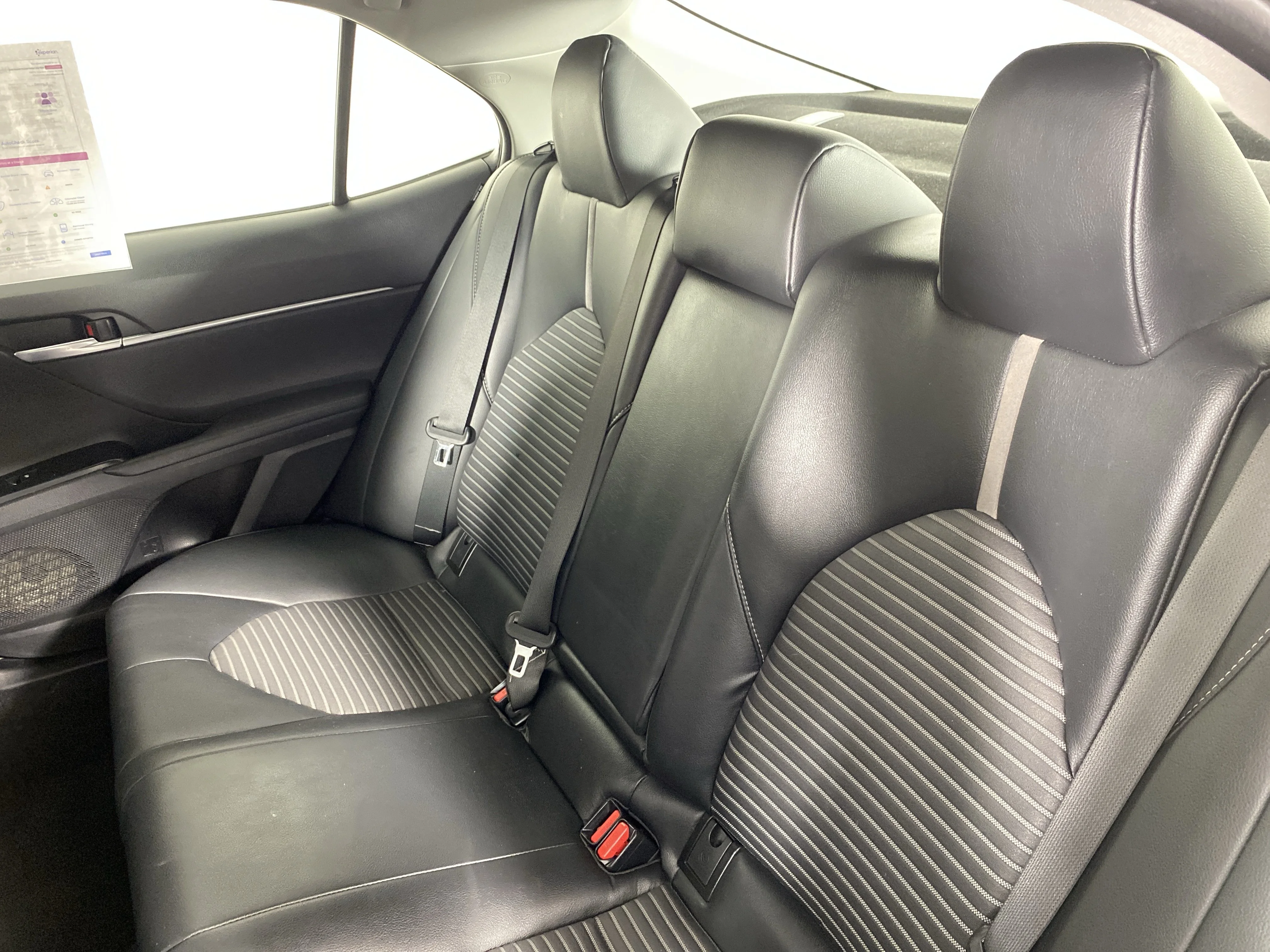 Used 2018 Super White Toyota SE image 31