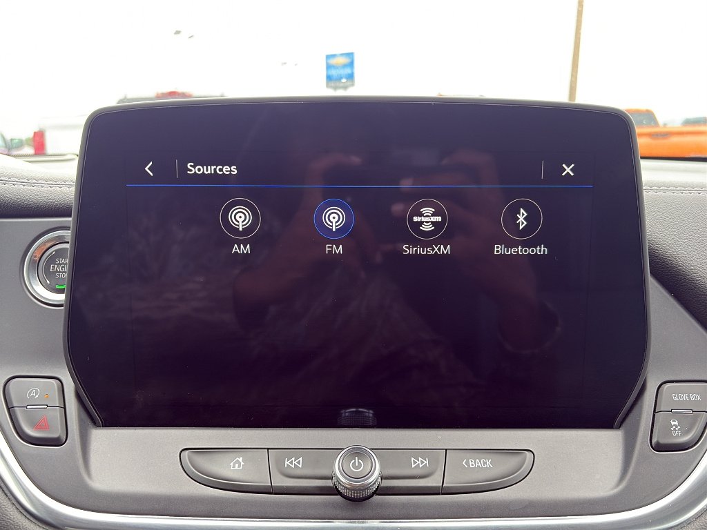 Used 2025 Summit White Chevrolet 2LT image 23