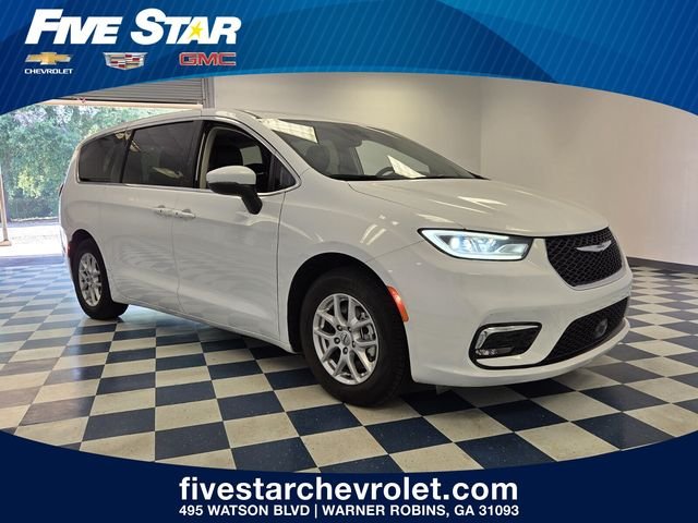 2023 Chrysler Pacifica Touring L's photo