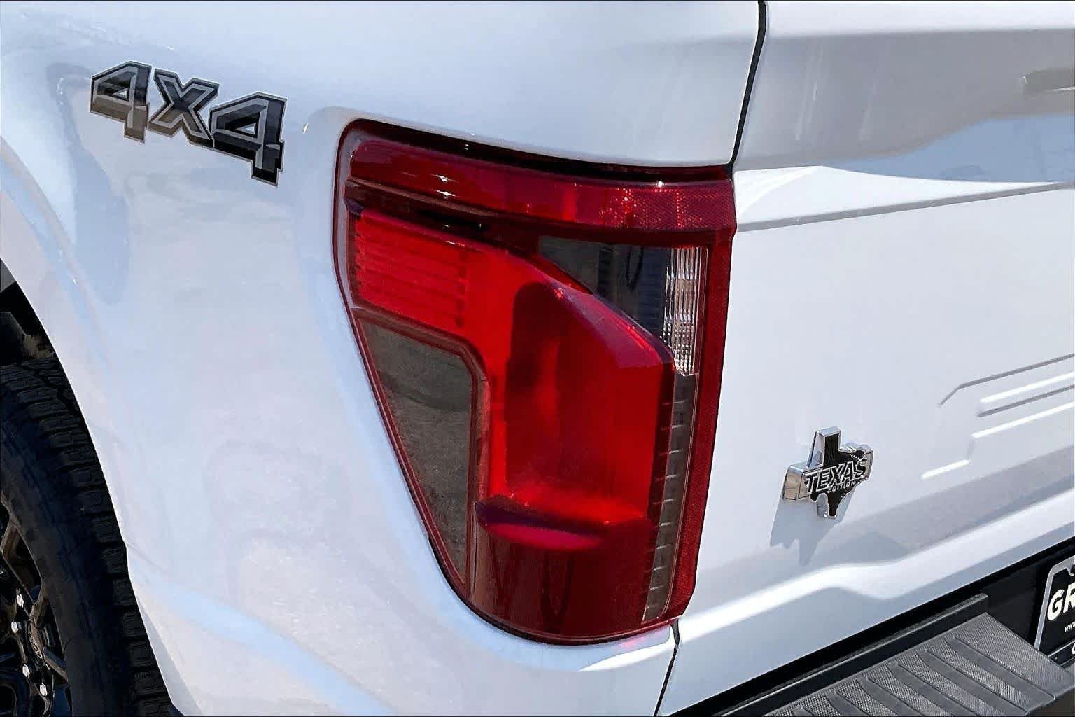 New 2026 Oxford White Ford XLT image 14