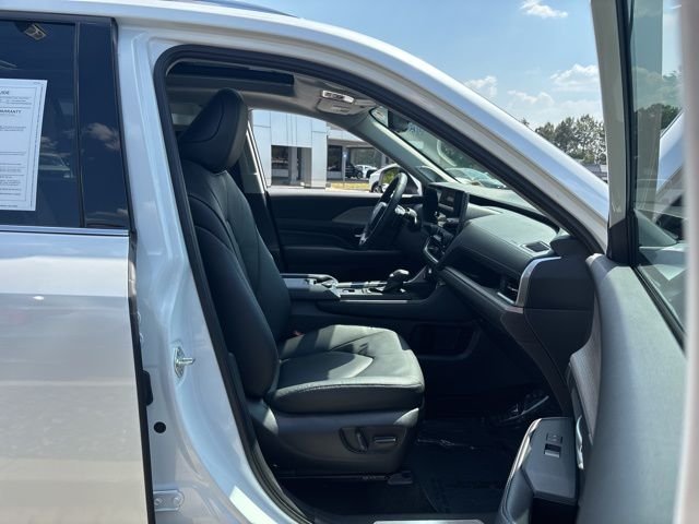 Used 2025 Wind Chill Pearl Toyota Platinum image 21