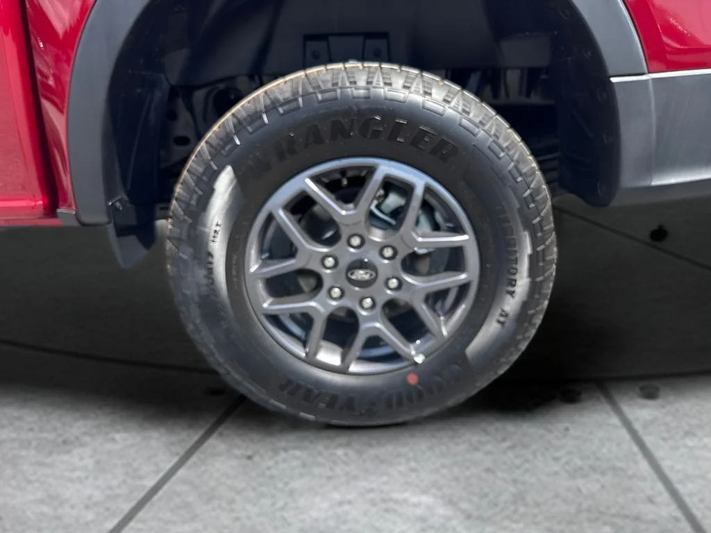 Used 2025 Red Ford XLT image 29