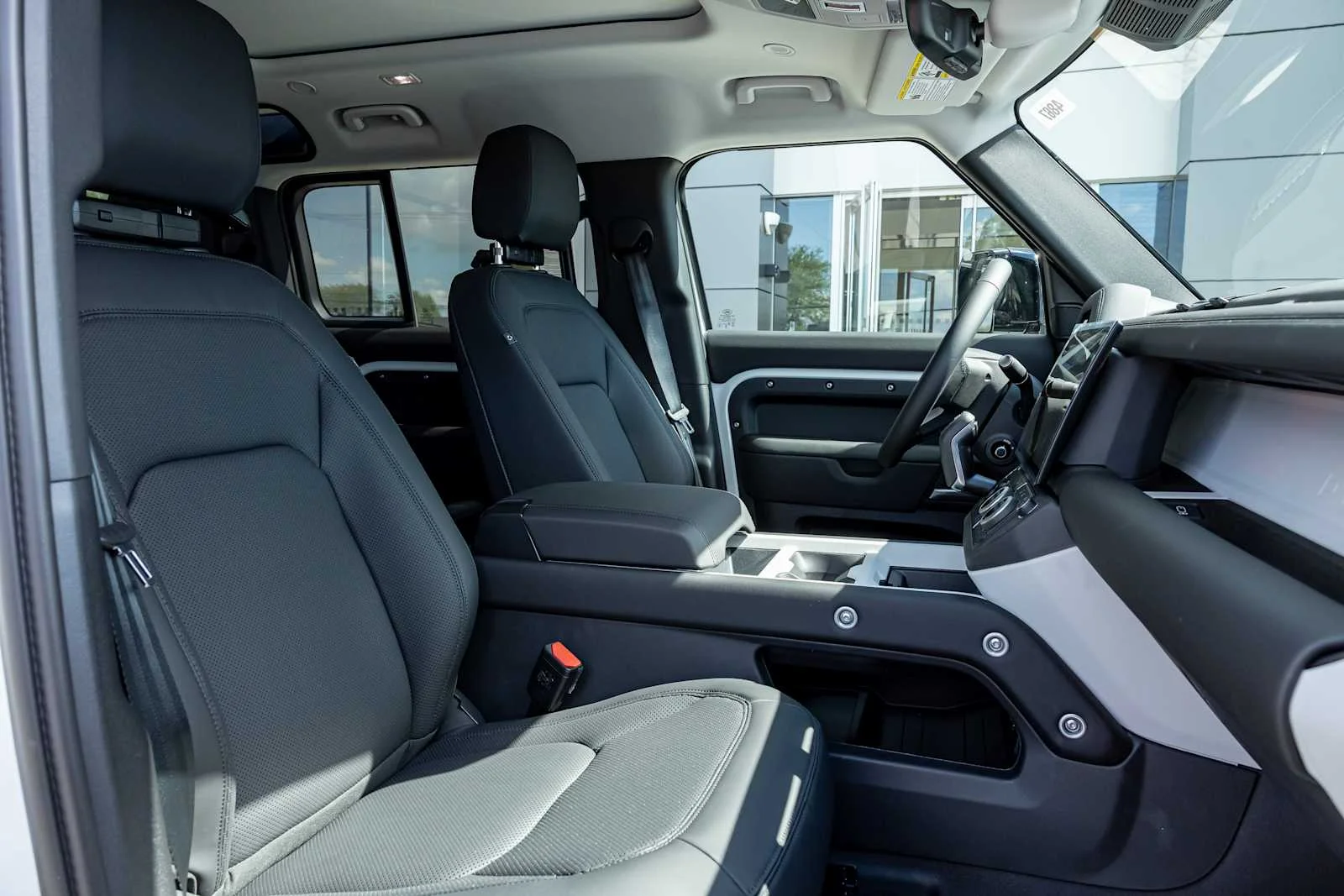 New 2026 Fuji White Land Rover S image 3