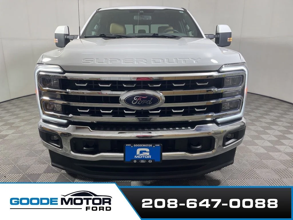Certified Used 2023 Oxford White Ford Lariat image 3