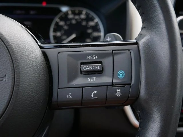 Used 2023 Pearl White Nissan SL image 17