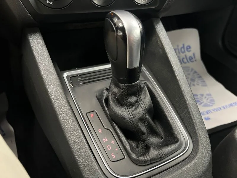 Used 2018  Volkswagen 1.4T S image 27