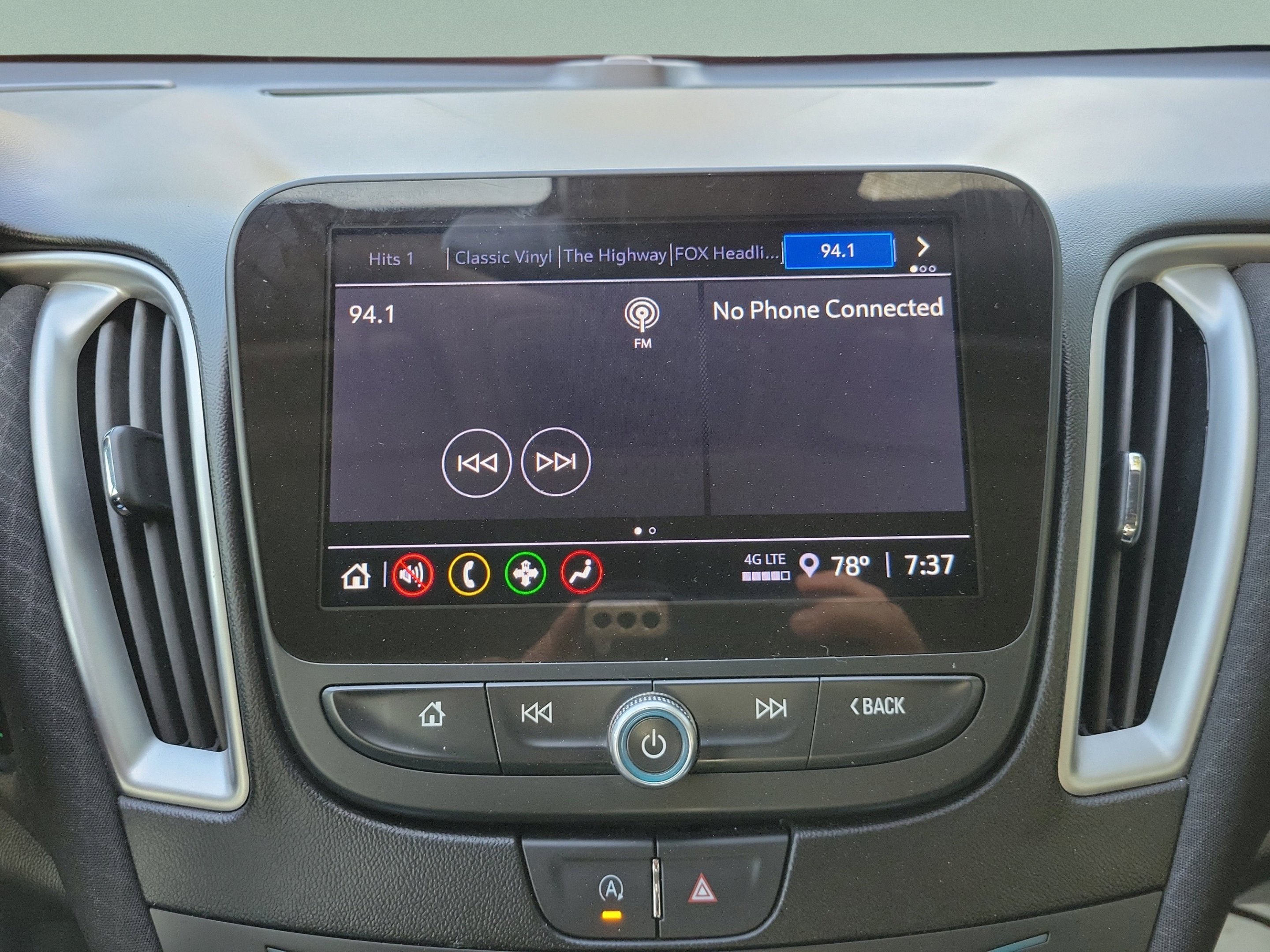 Used 2024 Summit White Chevrolet LT image 14
