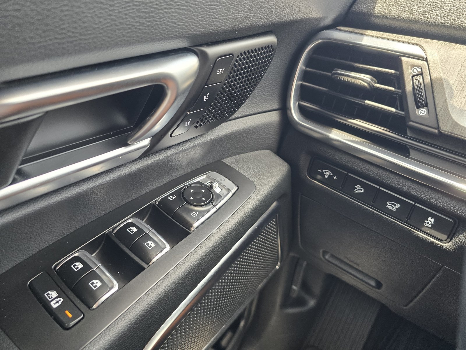 Used 2025 Black Kia SX-Prestige image 22