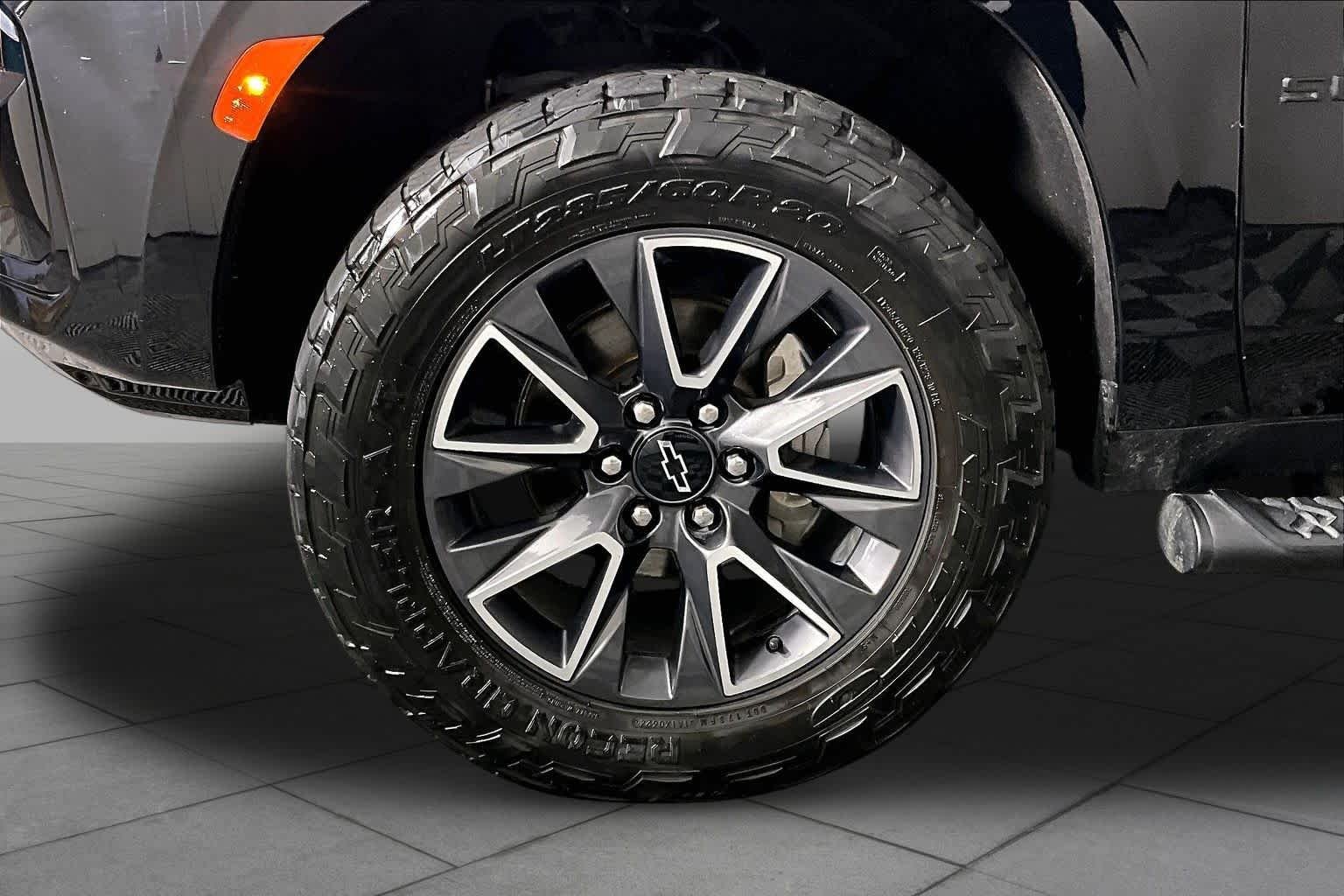 Used 2021 BLACK Chevrolet Z71 image 11