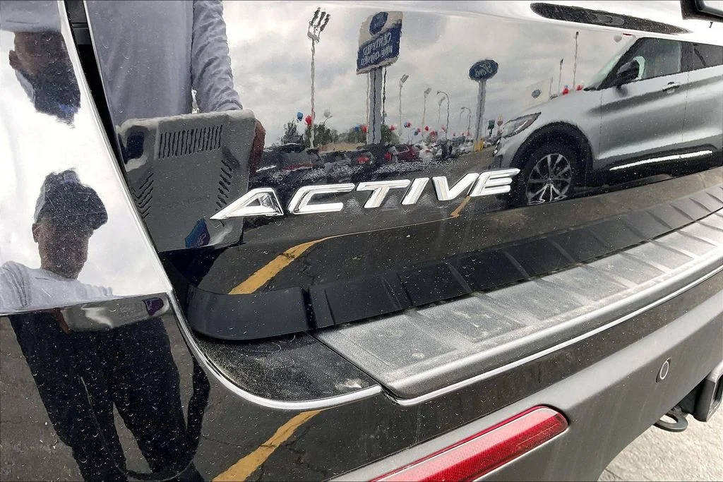 Used 2025 Black Metallic Ford Active image 30