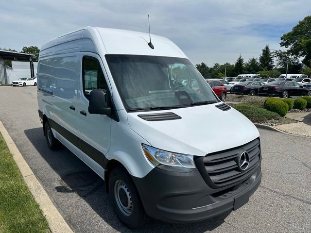 New 2026 Arctic White Mercedes-Benz Cargo 144 WB image 33