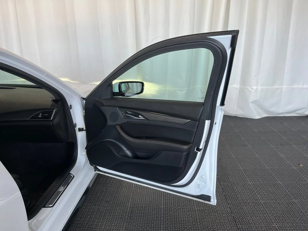 Used 2020 White Cadillac Sport image 19