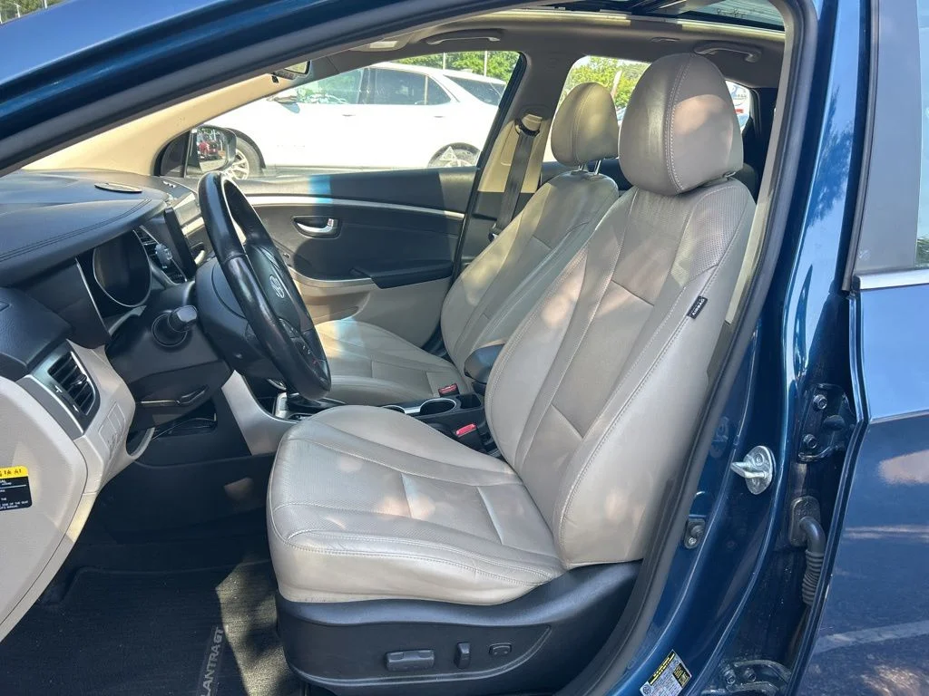 Used 2013 Blue Hyundai Base image 11