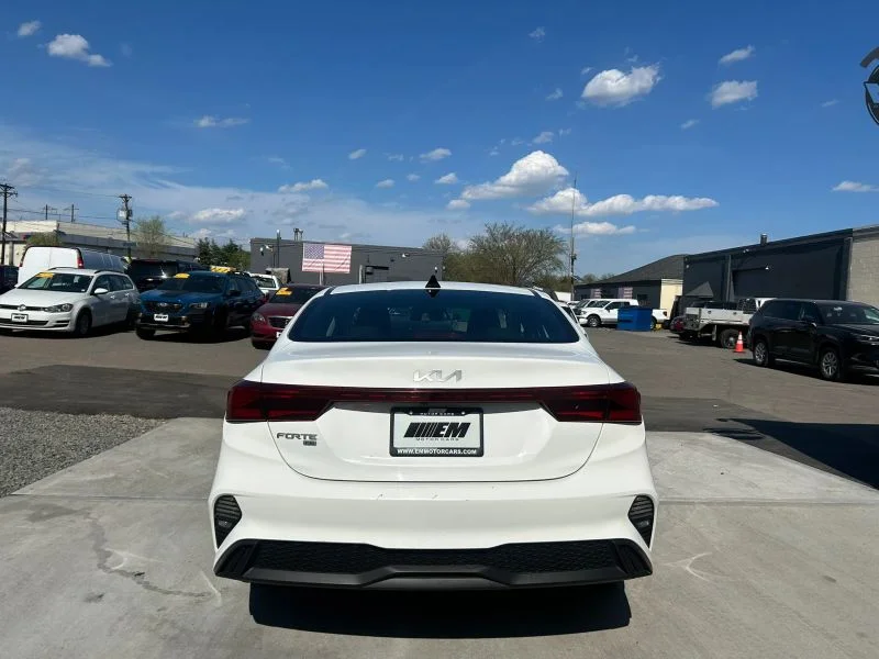 Used 2023 White Kia LX Sedan 4D image 8