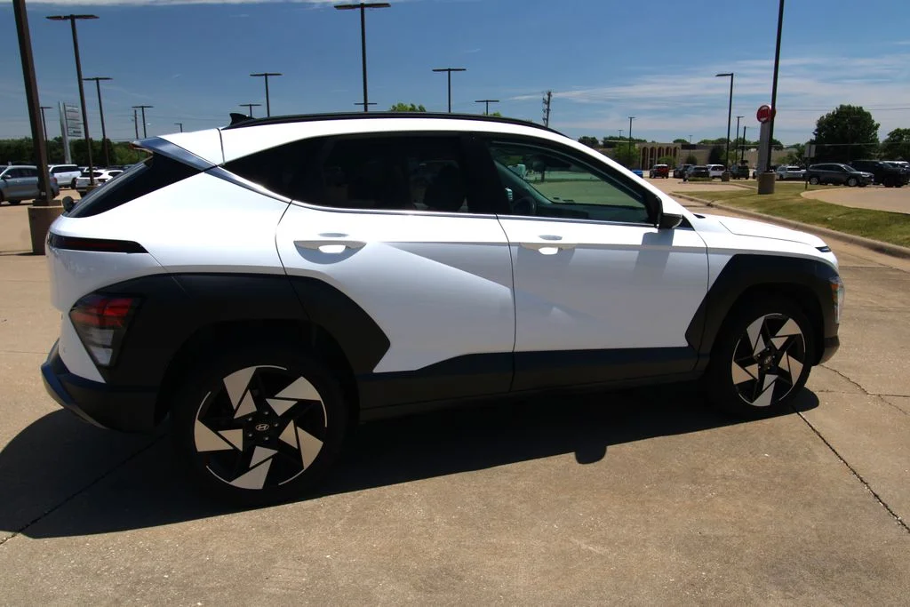 Used 2024 White Hyundai Limited image 5