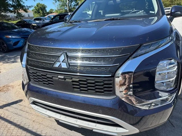 2024 Mitsubishi Outlander SE 2WD's photo
