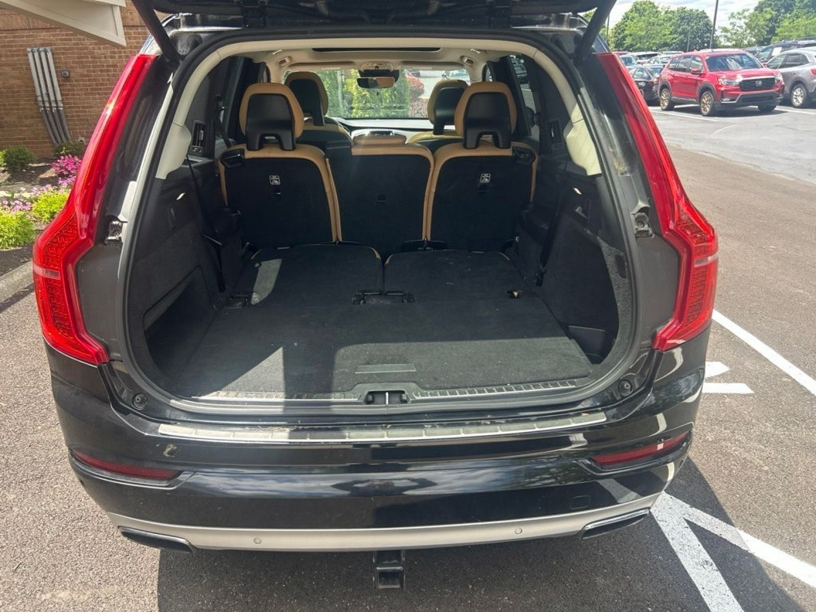 Used 2016 Onyx Black Metallic Volvo T6 Momentum image 9