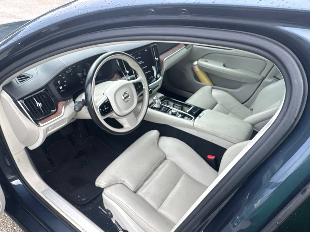 Used 2019 Blue Volvo Inscription image 2