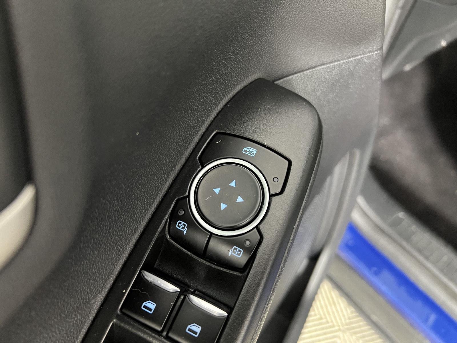 Used 2022 Atlas Blue Ford SE image 14