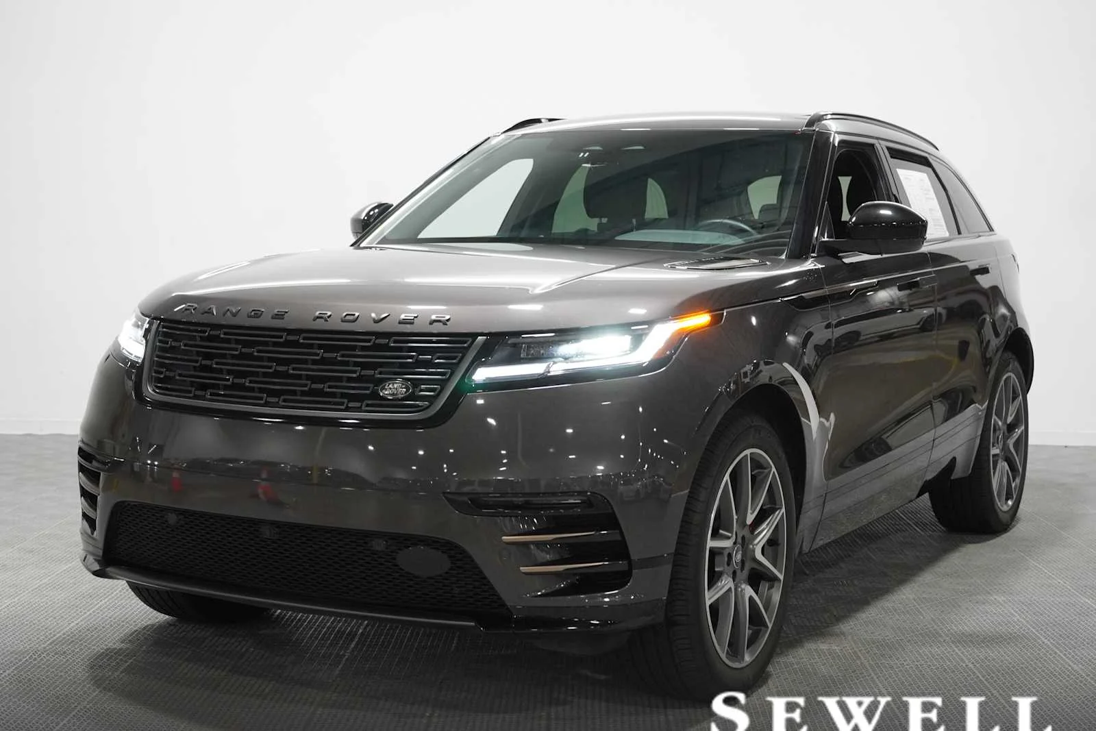 2024 Land Rover Range Rover Velar P250 Dynamic SE's photo