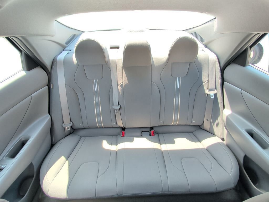 2025 Hyundai Elantra SEL - Photo 15