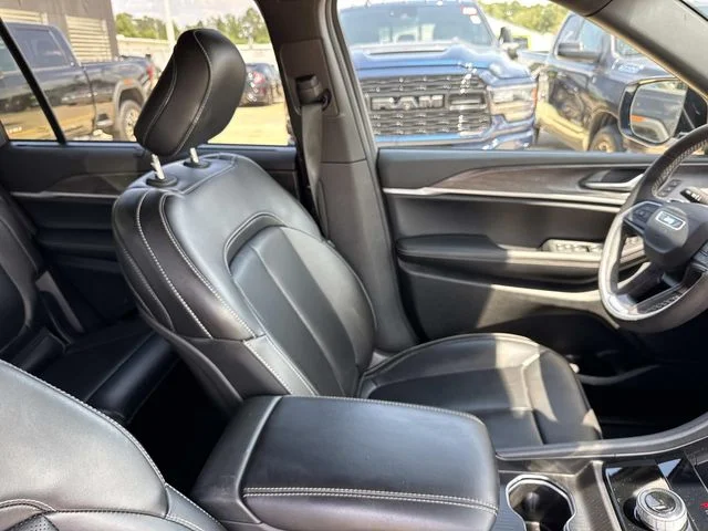Used 2025 White Jeep Limited image 16