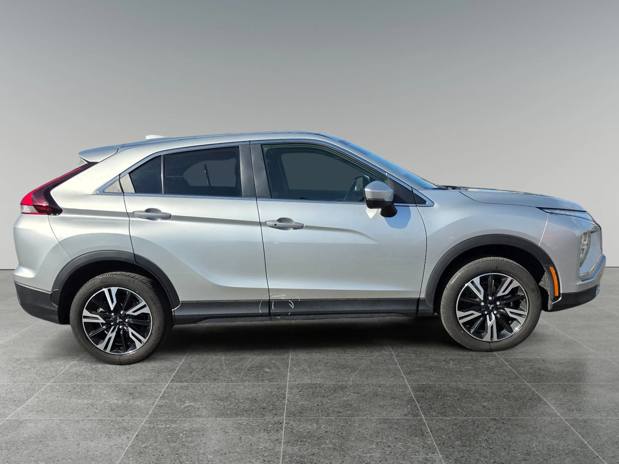 Used 2025 Alloy Silver Metallic Mitsubishi SE image 7