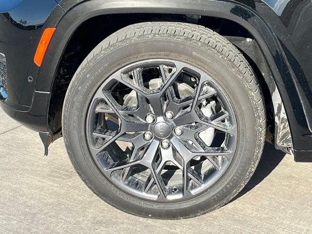 Used 2025 Black Jeep Summit image 5