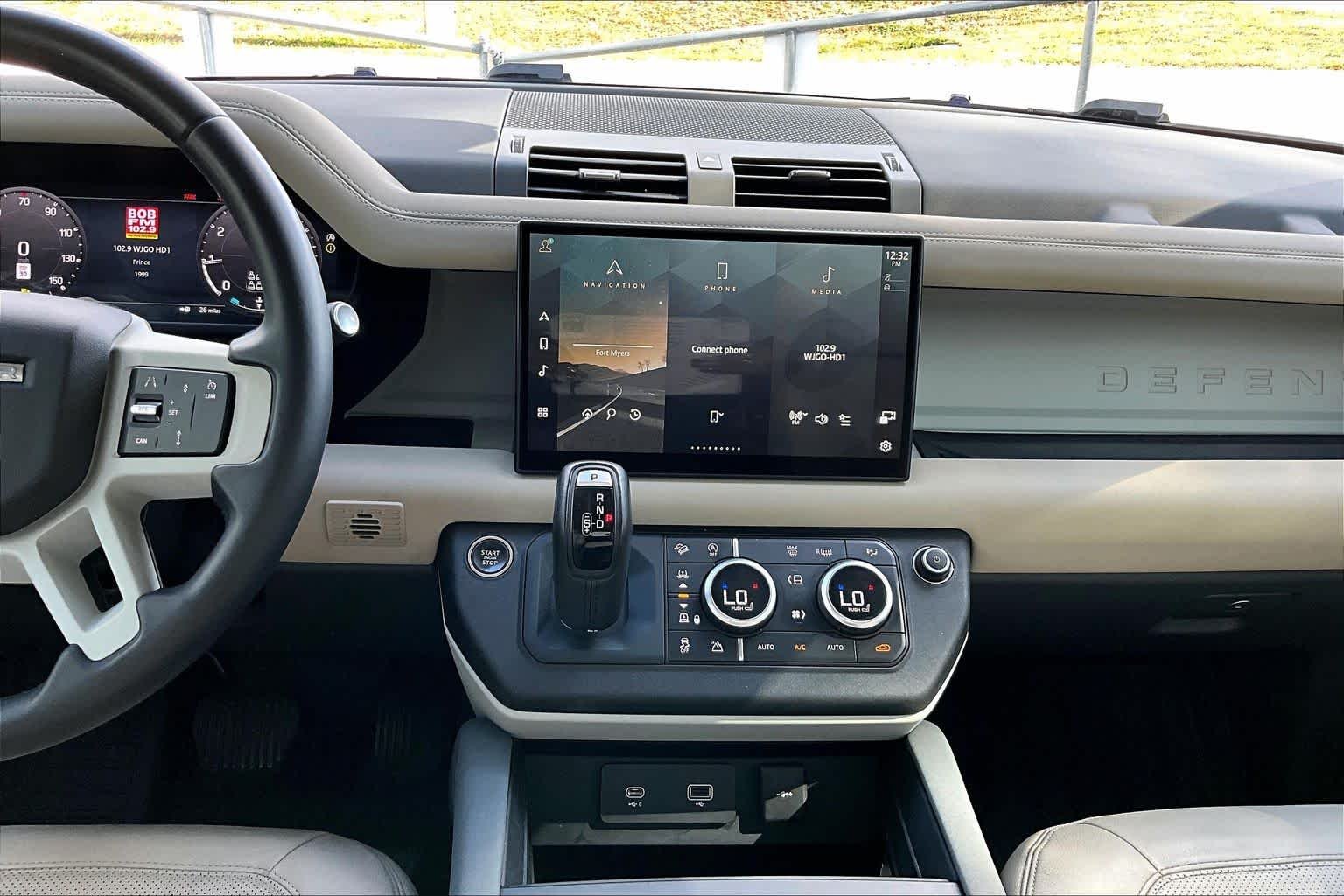 Used 2023 Pangea Green Metallic Land Rover SE image 7