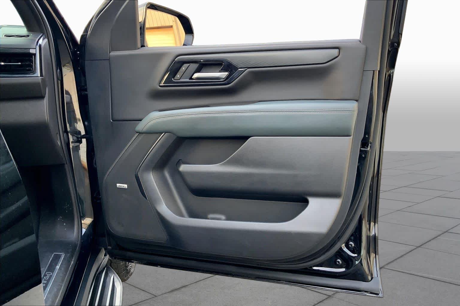 Used 2025 Onyx Black GMC AT4 image 21