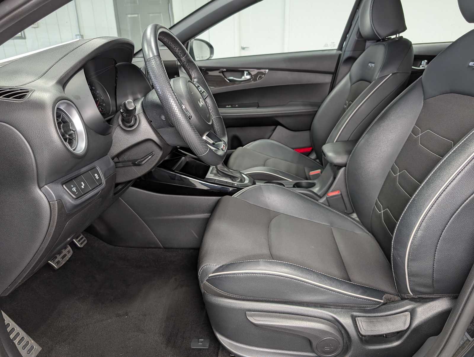 Certified Used 2023 Aurora Black Kia GT-Line image 4