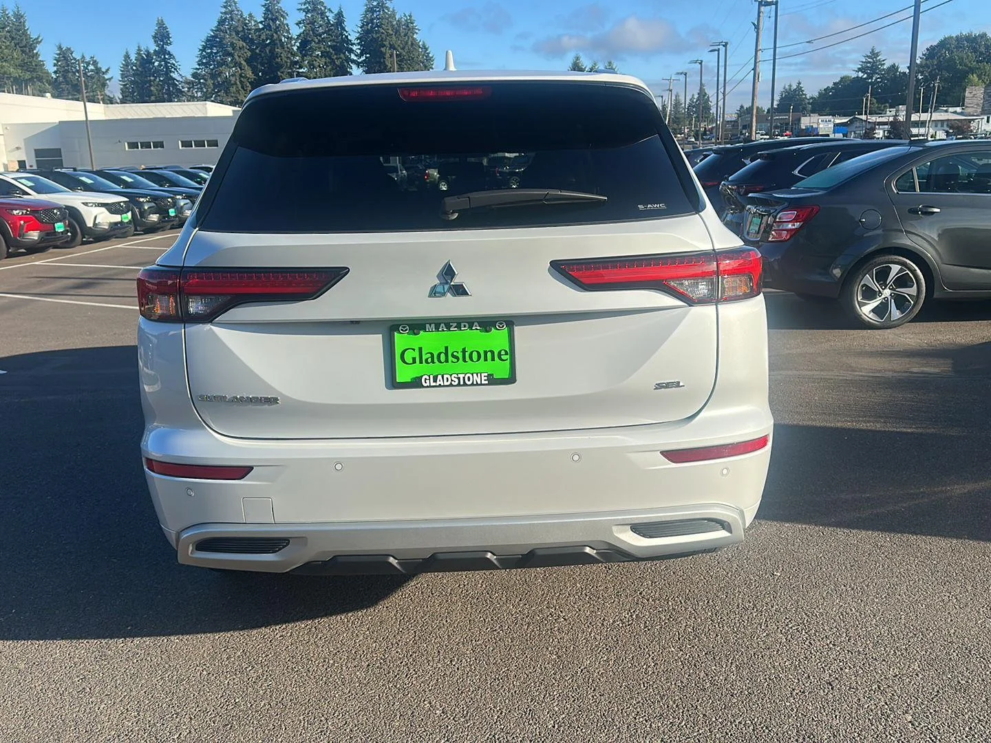 Used 2024 White Diamond Mitsubishi SEL image 6