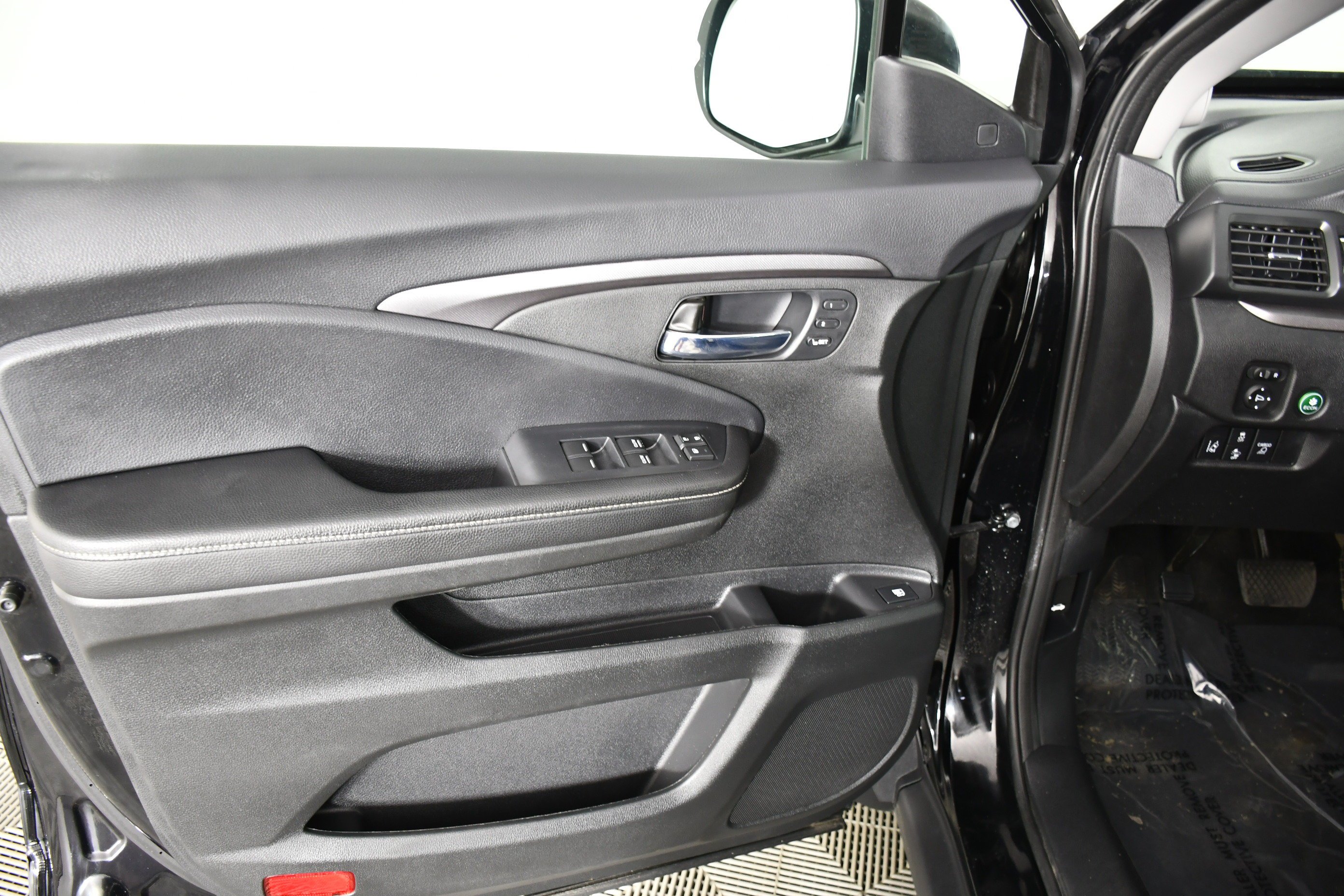 Certified Used 2024 Crystal Black Pearl Honda RTL image 35