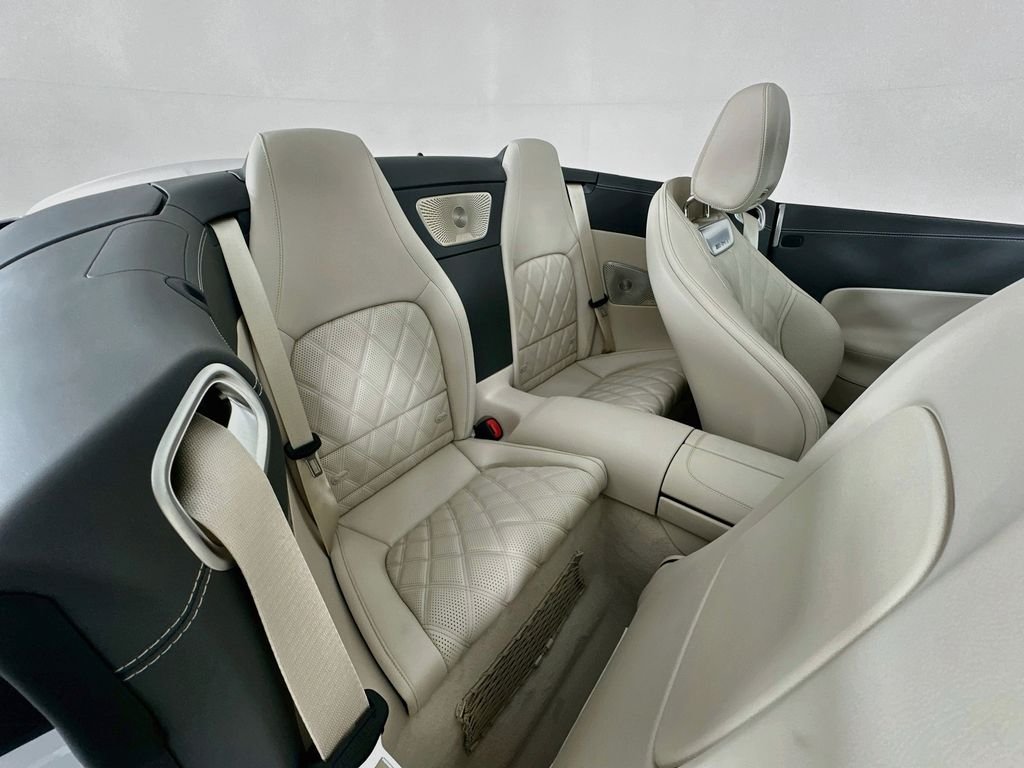 New 2027 MANUFAKTUR Moonlight White Metallic Mercedes-Benz SL 63 AMG® image 27