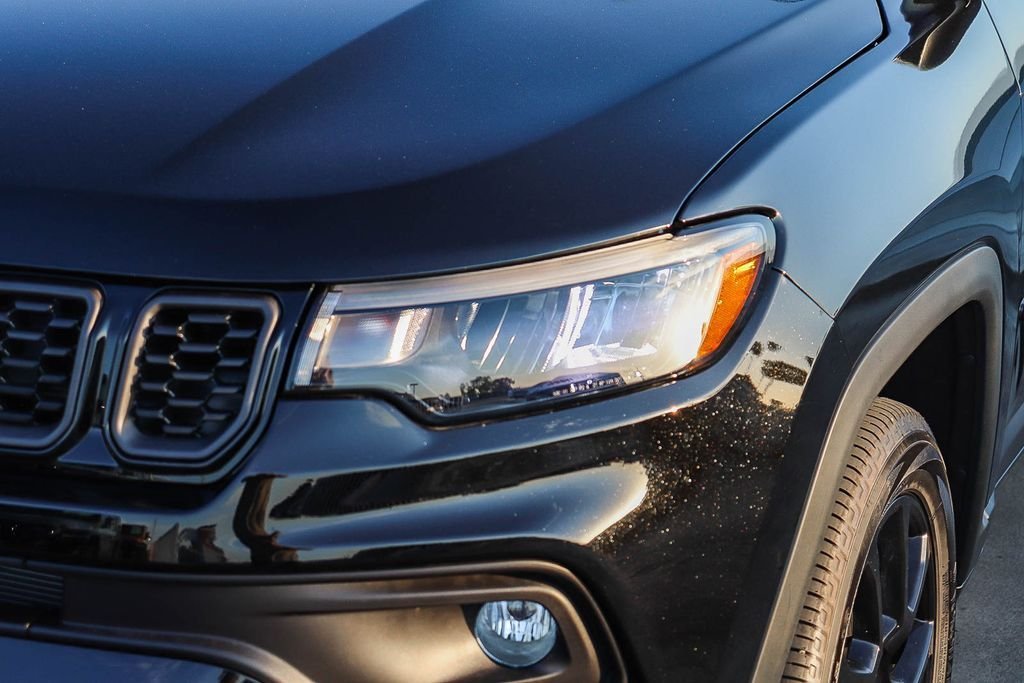 New 2026 Diamond Black Jeep Latitude image 5