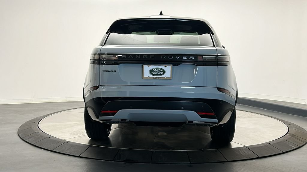 Certified Used 2026 Arroios Gray Metallic Land Rover Dynamic SE image 4