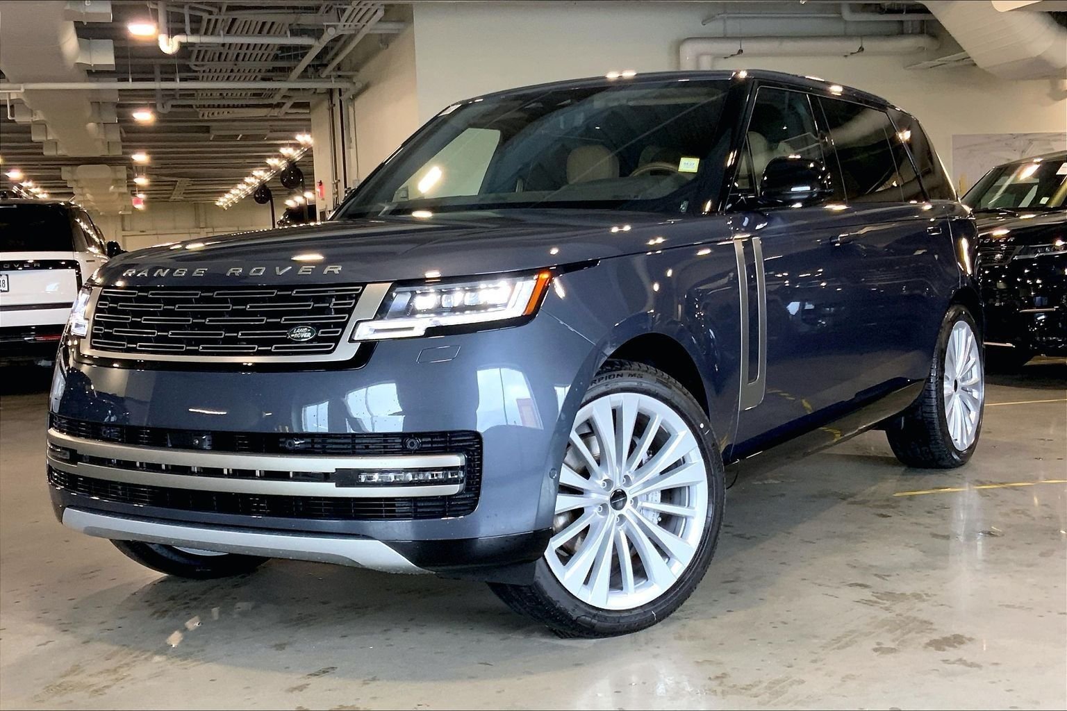 2026 Land Rover Range Rover 3.0 SE LWB 7's photo