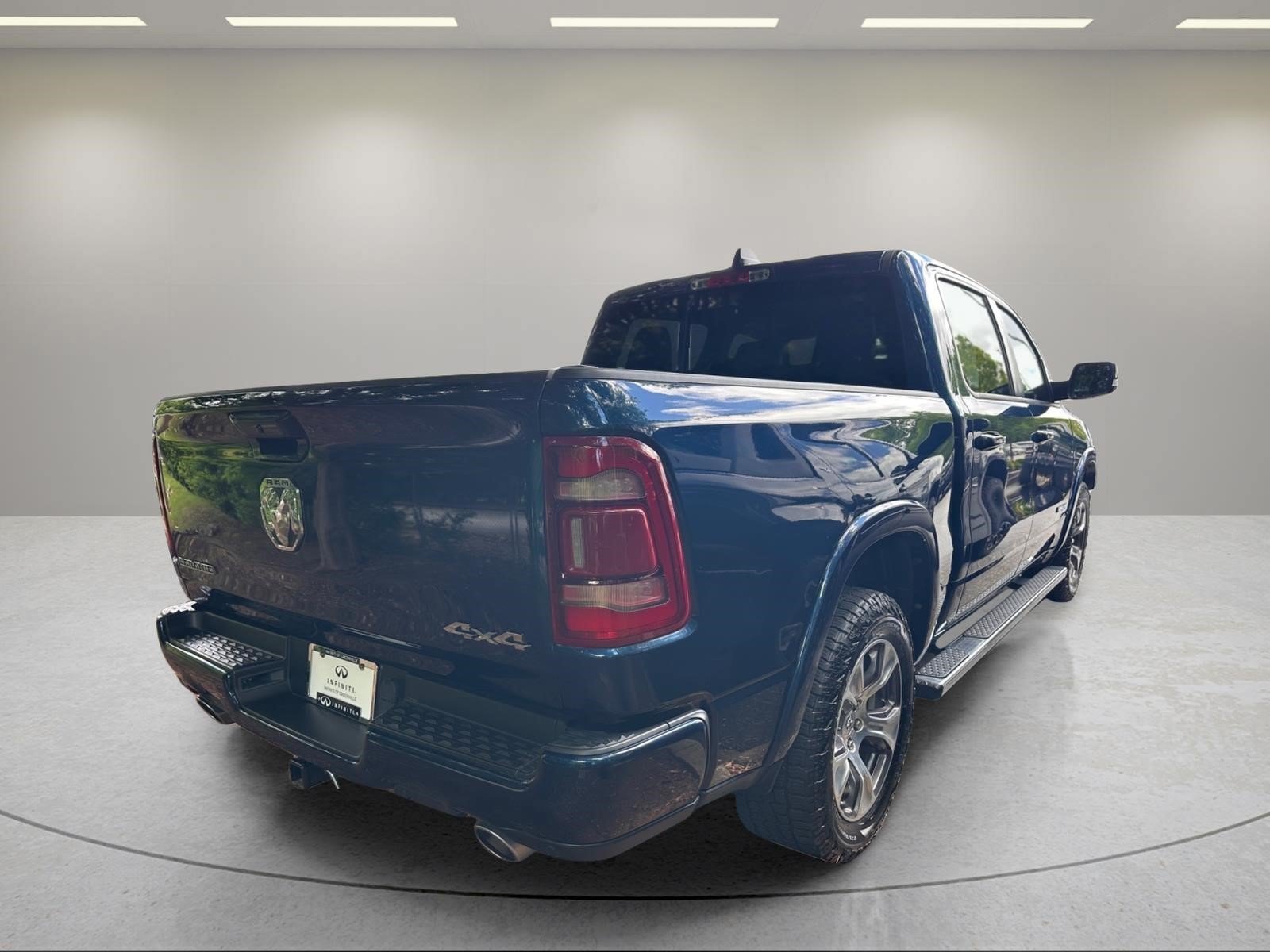 Used 2022 Patriot Blue Pearlcoat Ram Laramie image 10