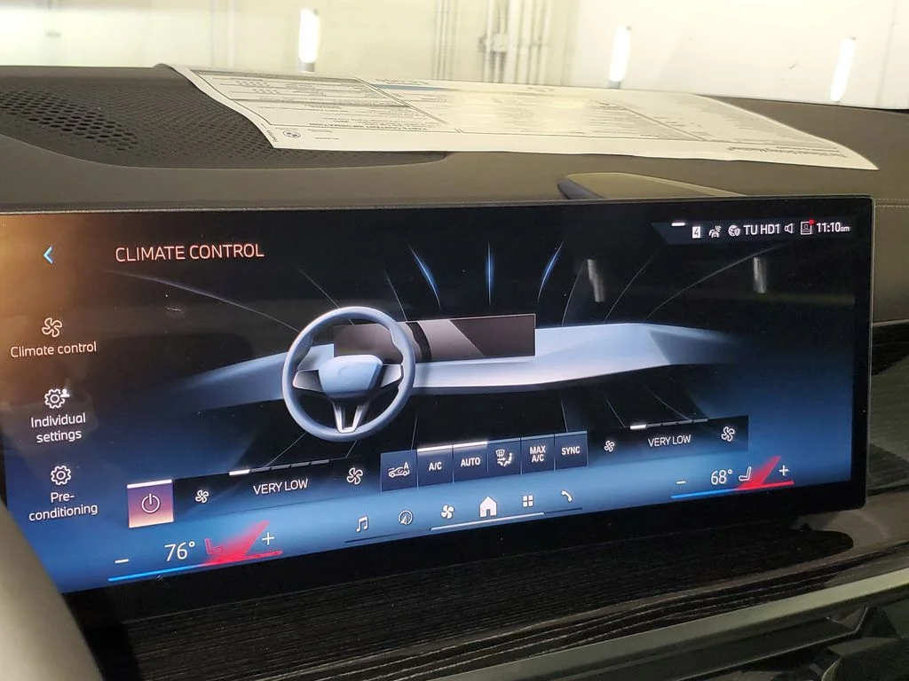 Used 2026 White BMW sDrive40i image 21