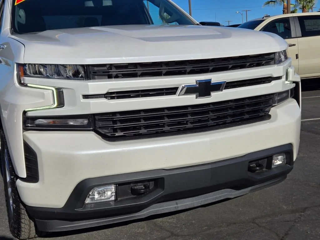 Used 2022 Iridescent Pearl Tricoat Chevrolet RST image 8