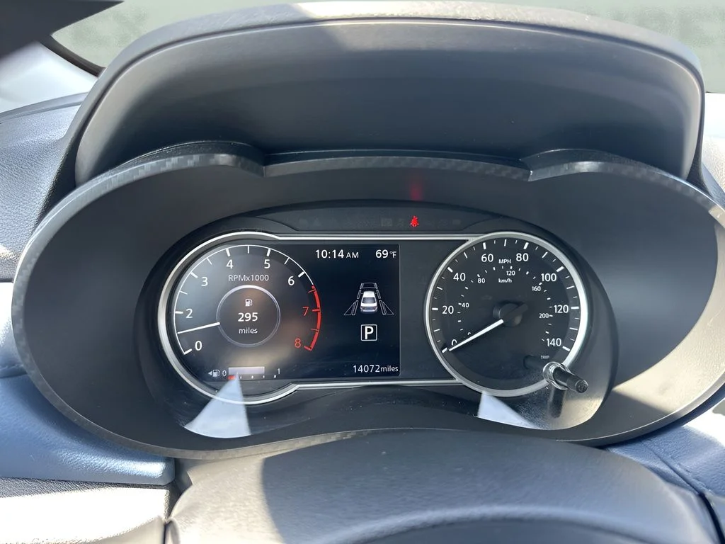 Used 2025 Silver Nissan 1.6 SV image 20